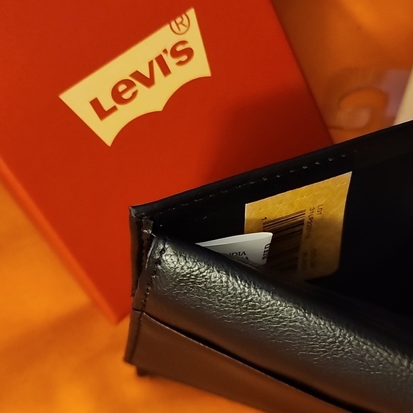 NWT/B Mens Levi's Mens Wallet. - Picture 7 of 14